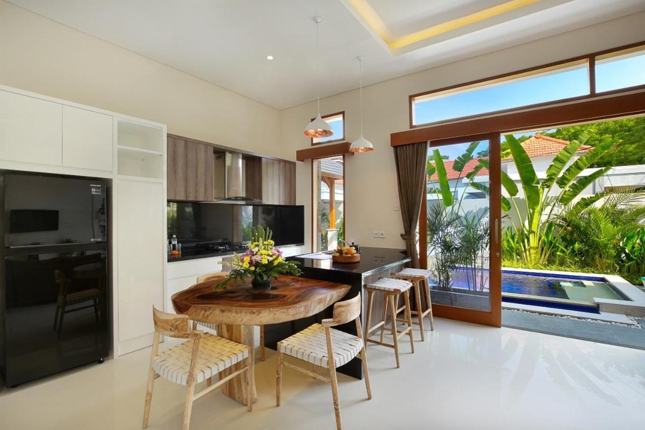 Holl Villa Legian Esterno foto
