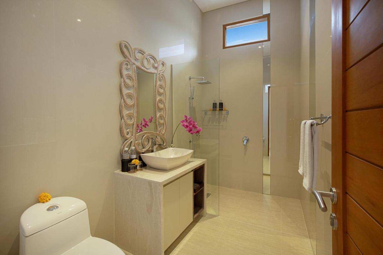 Holl Villa Legian Esterno foto